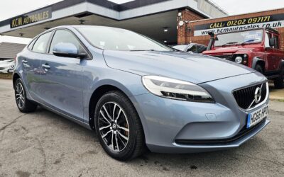 2016/66 VOLVO V40 T2 MOMENTUM 1.5 LITRE AUTOMATIC PETROL. ONLY COVERED 10,890K MILES FROM NEW.
